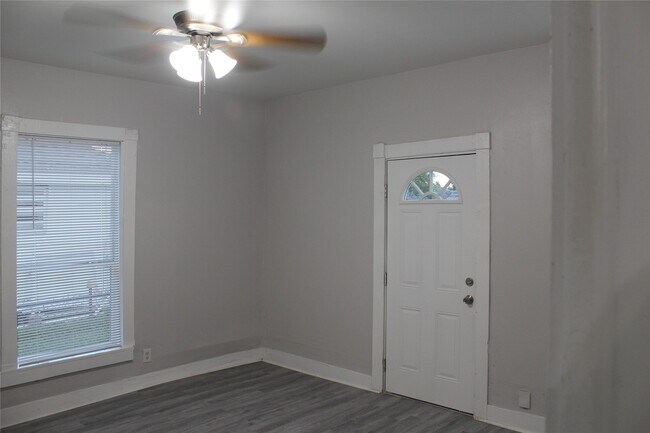 Building Photo - 4125 Avenue M