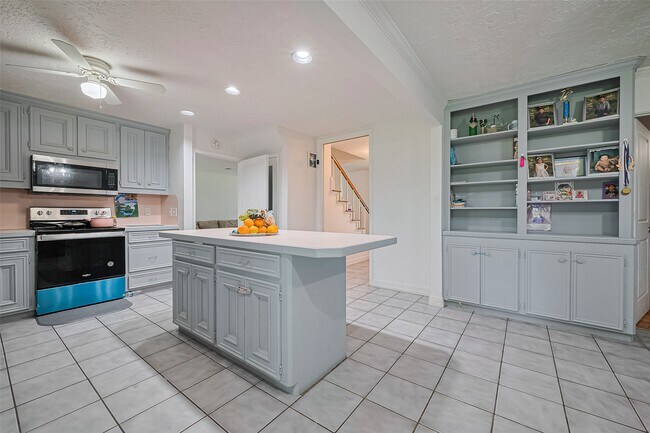 Building Photo - 13351 Oak Leaf Ln