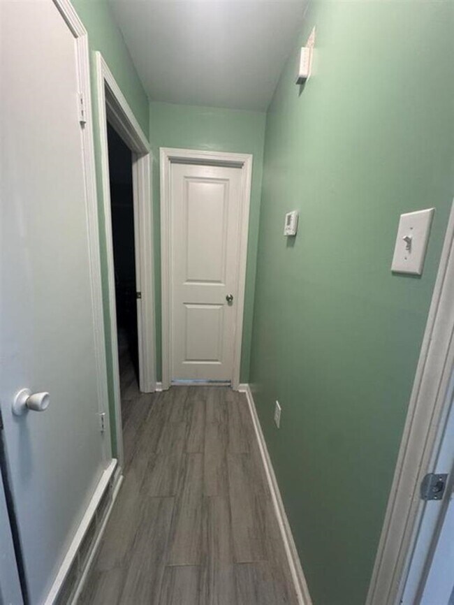 Building Photo - 6615 Hartford Dr