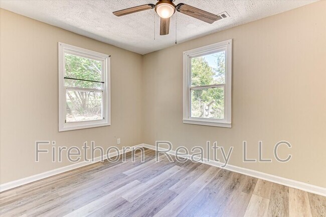 Building Photo - 1026 Weston St