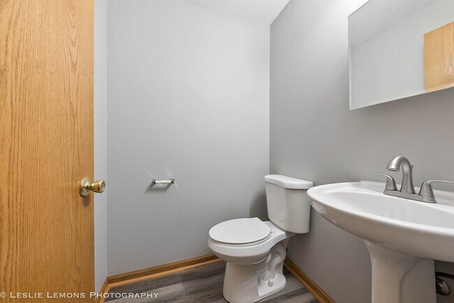 Building Photo - 4051 Blackstone Dr