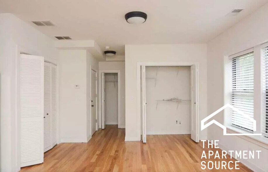 Building Photo - 2203 W Eastwood Ave