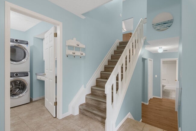 Building Photo - Charming Home at the Base of Old Mission Peninsula