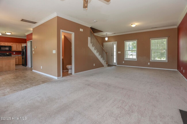 Building Photo - 215 Bonanza Dr