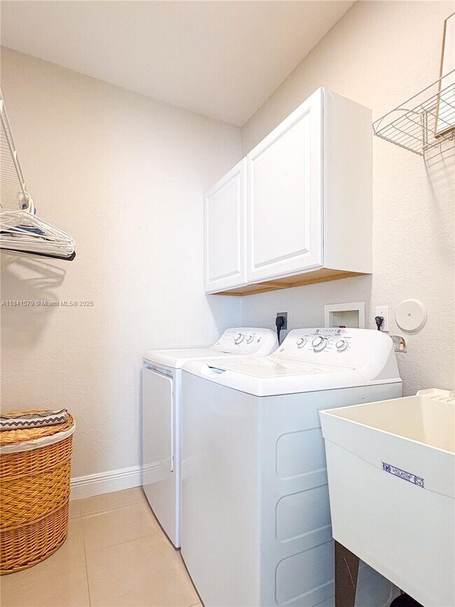 Building Photo - 4006 Bahia Isle Cir