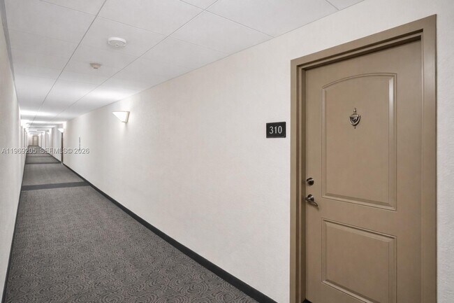 Building Photo - 100 Bayview Dr