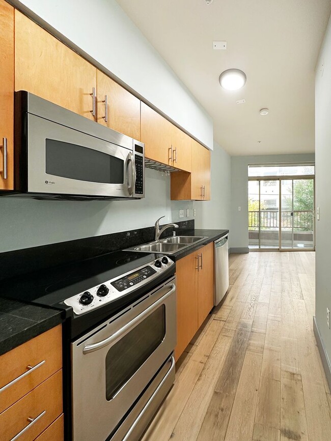 Building Photo - 1bd/1ba Seattle Condo