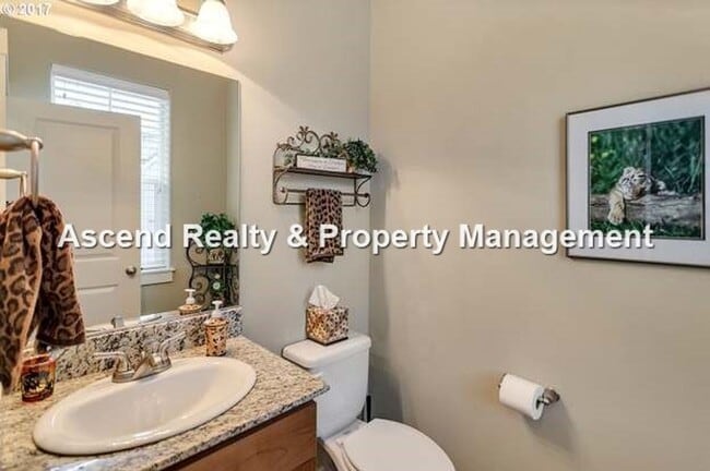 Building Photo - **Move In Special** Heart of Hillsboro HiTech 3 Bed Townhome Attached Garage 1 Small Pet w/Pet Rent