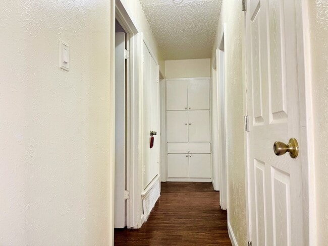Building Photo - 3400 Pleasant Valley Ln