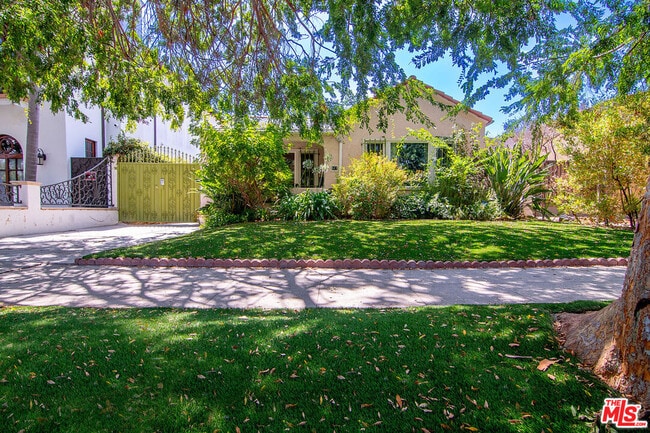 Primary Photo - 517 N Poinsettia Pl