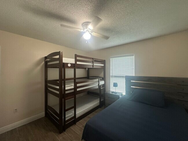 Building Photo - 37 Sawfish Ct