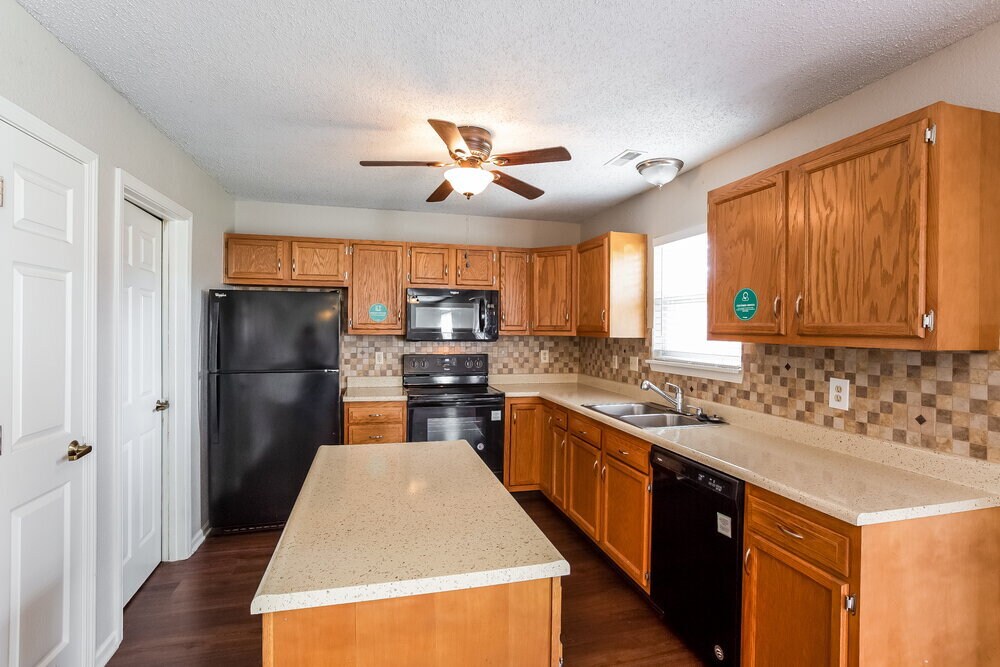 Building Photo - 7633 Scatter Woods Ln