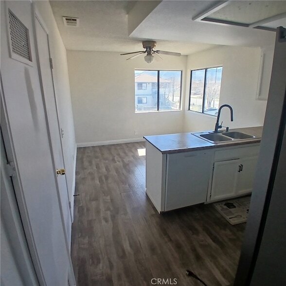 Building Photo - 509 E Ave Q-2