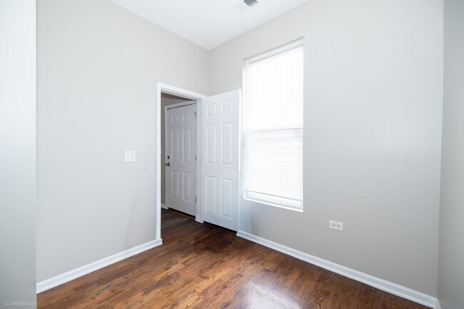 Building Photo - 4326 S Calumet Ave