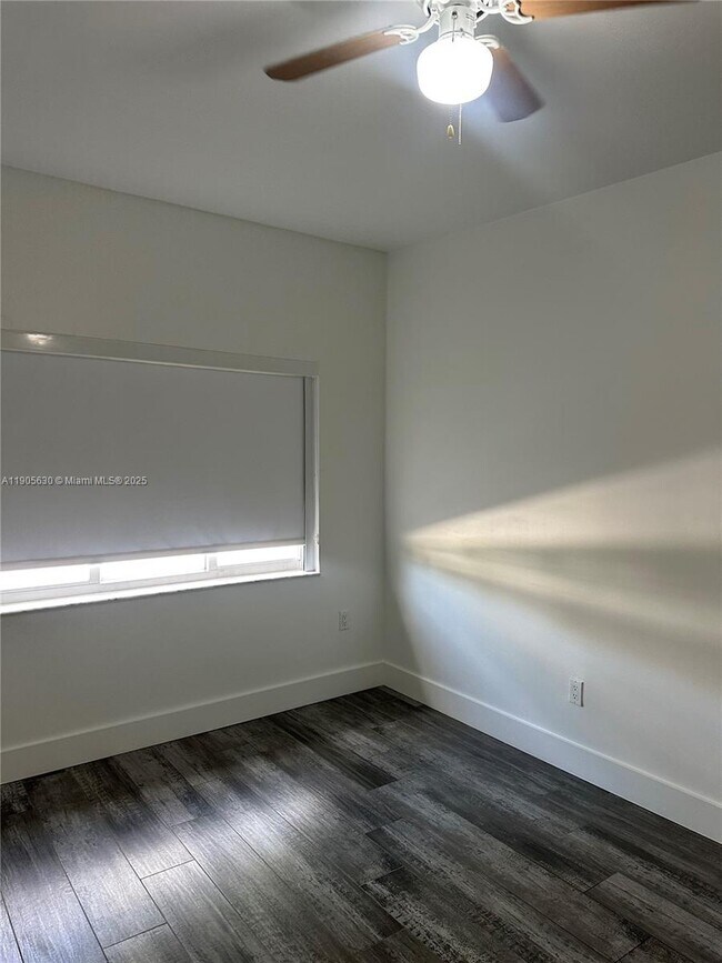 Building Photo - 2500 NE 192 St