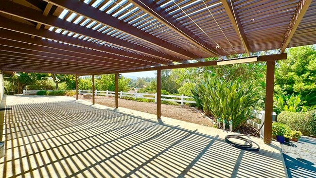 Building Photo - Awesome Single-Story Ranch-Style Home with...