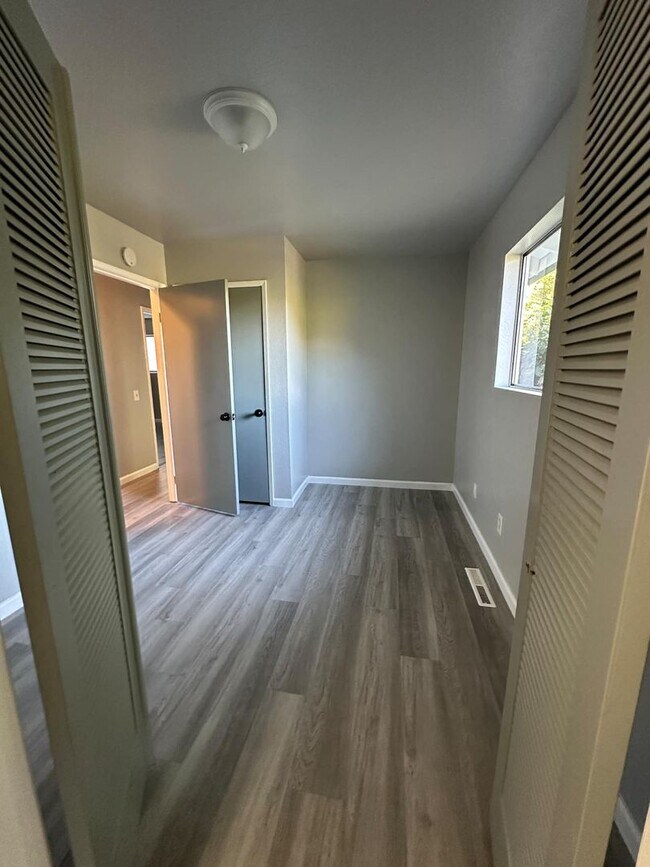 Building Photo - 110 Colonial Dr