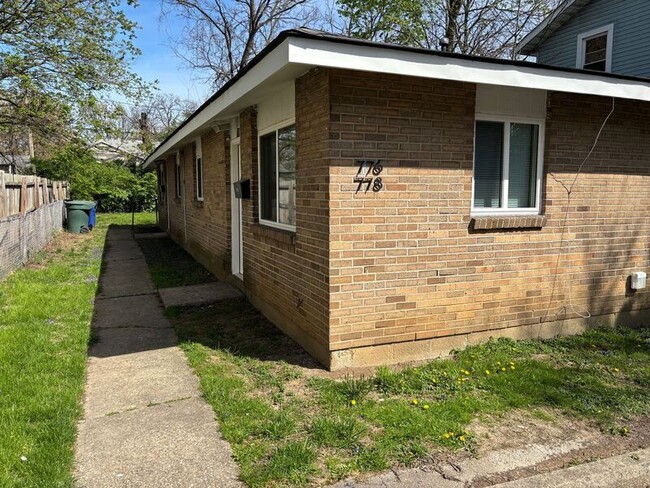 Building Photo - 776 Northview Ave
