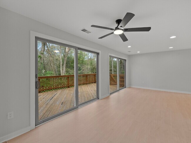Building Photo - "Spacious 5-Bed Haven on Cedarest Rd – Where Comfort Meets Convenience in Fairfax!"