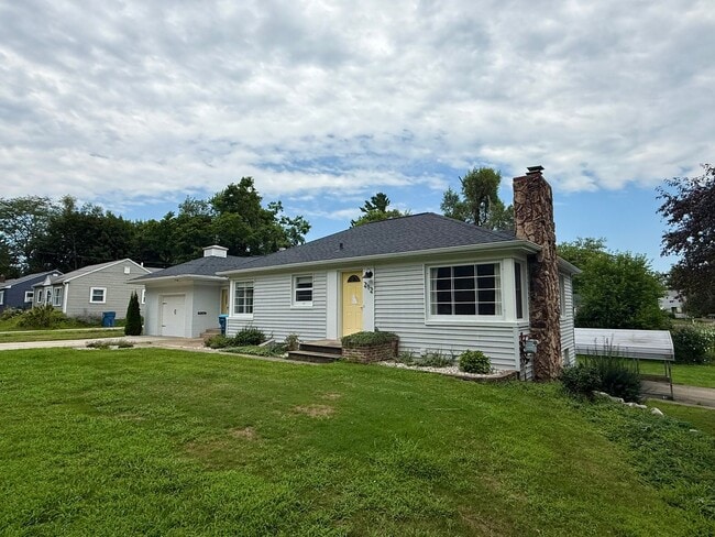 Building Photo - Four Bedroom Home in Kalamazoo