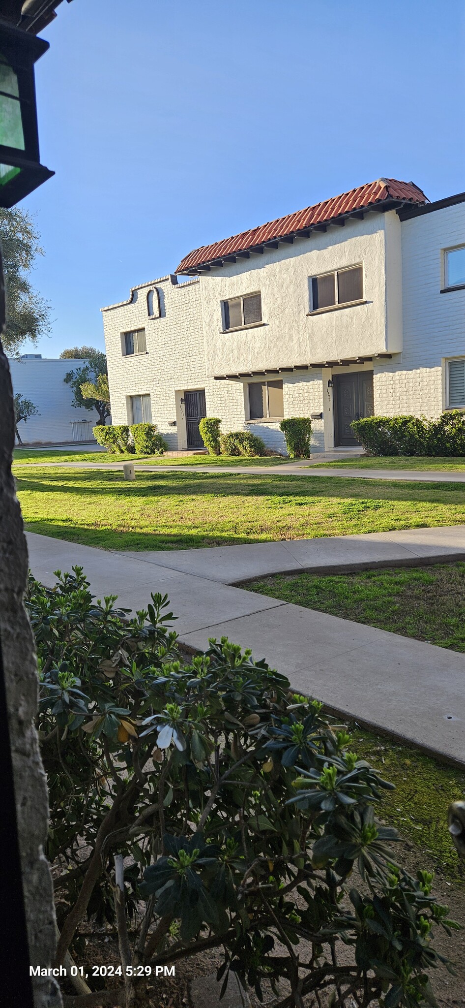 Front Walking paths - 4306 N Parkway Ave