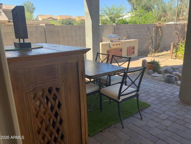 Building Photo - 2114 E Aire Libre Ave