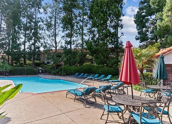 Building Photo - 1 Bedroom Gem in Carmel Valleys Top Notch ...