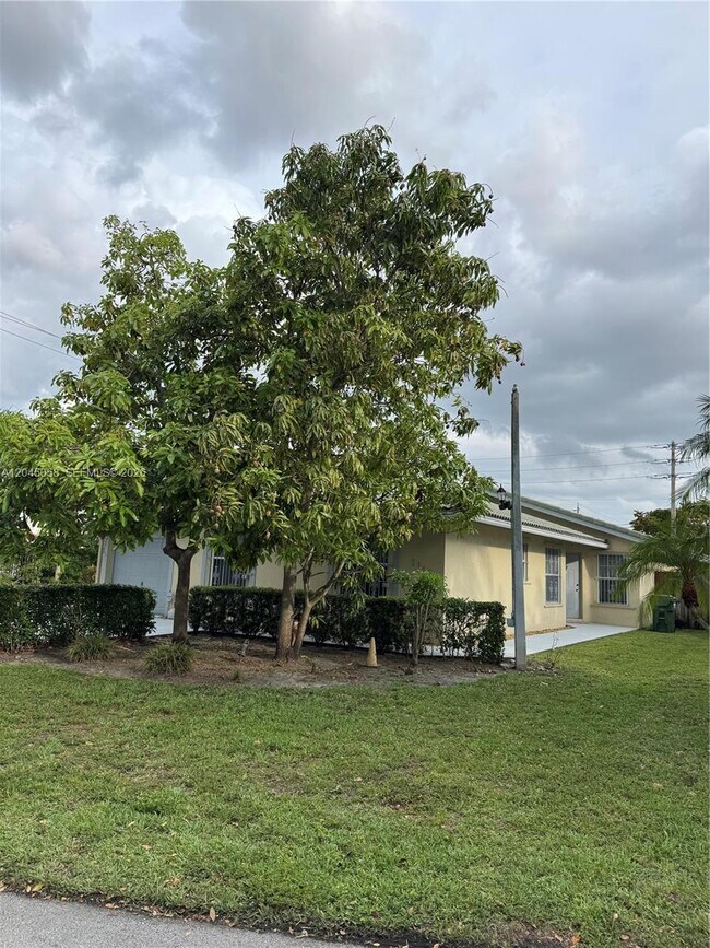 Building Photo - 1340 SW 122nd Way