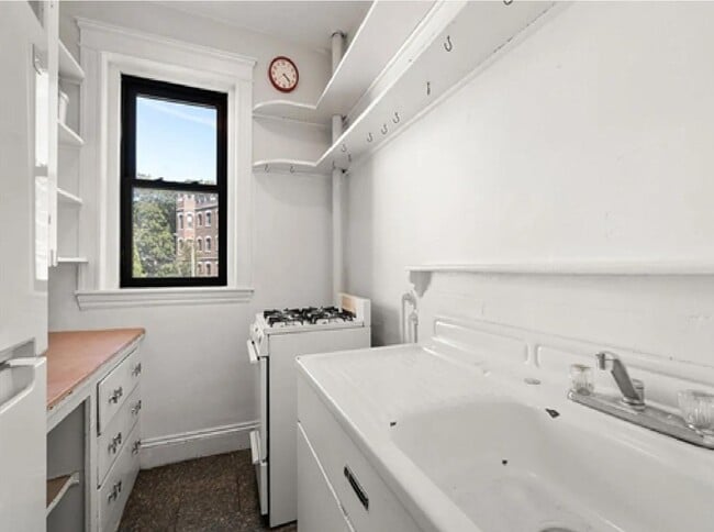 Building Photo - 69 Quint Ave