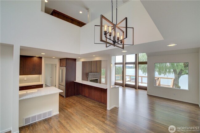 Building Photo - Must see AMAZING lake house!!!