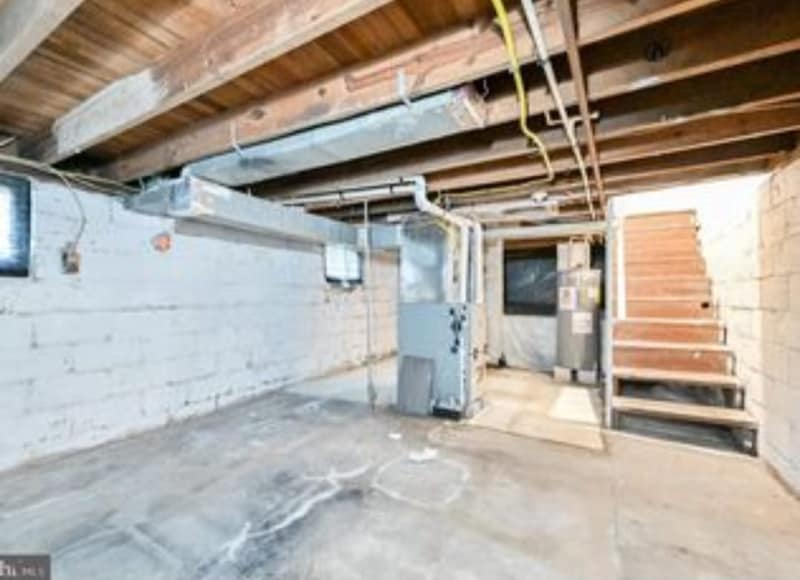 Building Photo - 608 Pine St