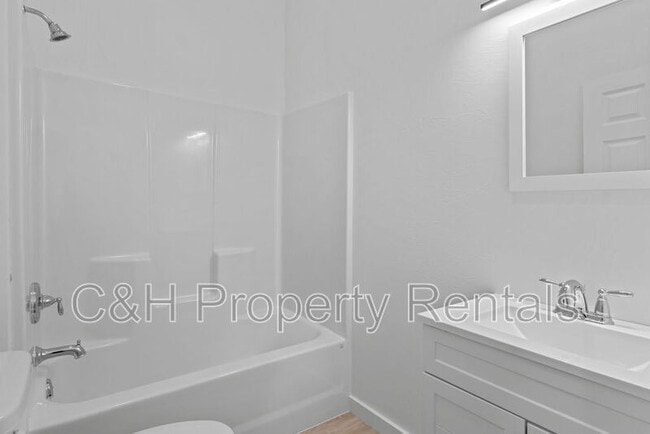 Building Photo - 218 Reda Ln