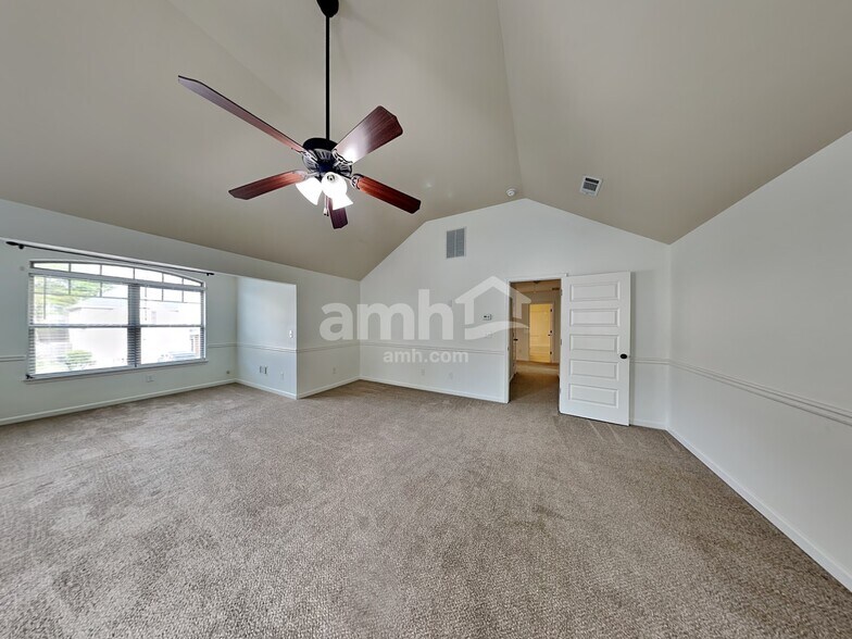 Building Photo - 272 Oak Branch Dr