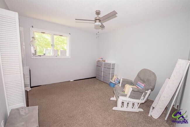 Building Photo - 205 Lake Placid Dr