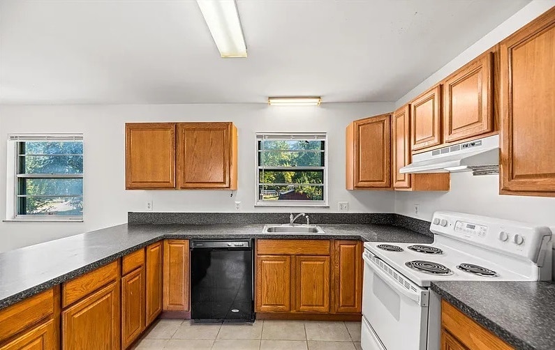 Building Photo - 1700 S Hills Dr