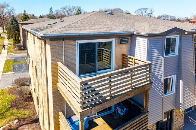 Building Photo - 708 W 65th St