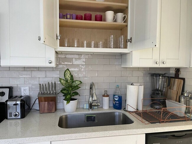 Building Photo - 415 S C St