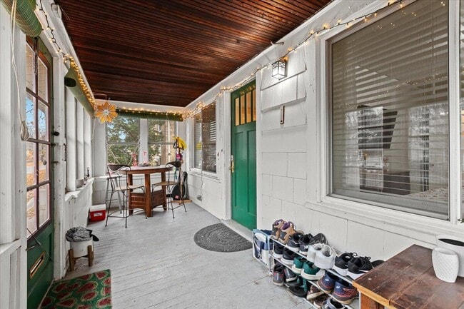 Building Photo - 575 E Lewiston Ave