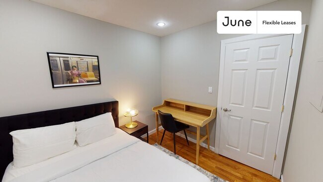 Building Photo - 226 E 7th St