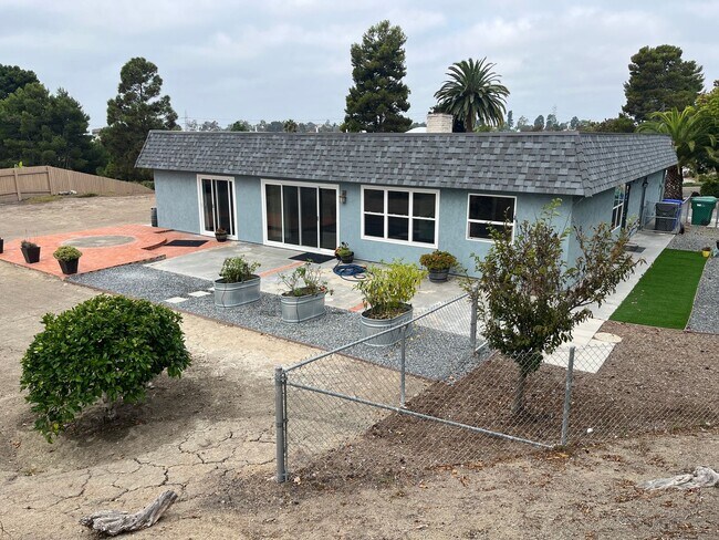 Building Photo - 4bd/2ba Single Story Home In Hennie Hills ...