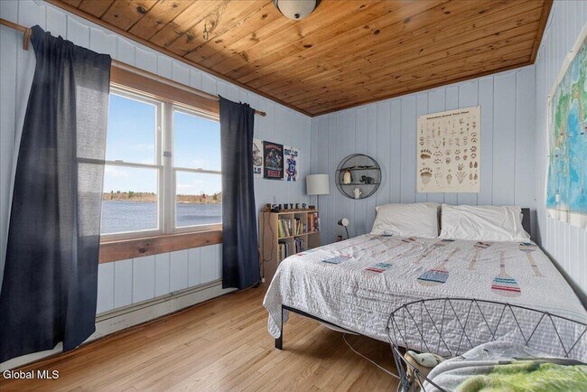 Building Photo - 15 Chase Ln