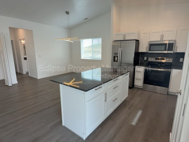 Building Photo - 147 Buena Vista Dr