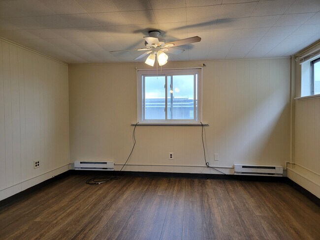 Building Photo - 984 W Main St