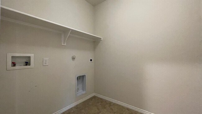 Building Photo - 1315 Binfield Dr