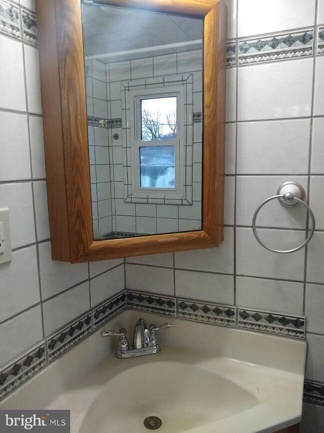 2210 Bloomsdale Rd 2210 Bloomsdale Rd Levittown PA 19057 Apartment