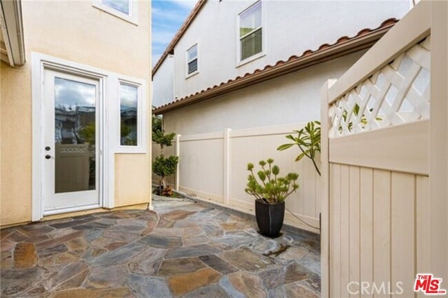 Building Photo - 2088 Ward St