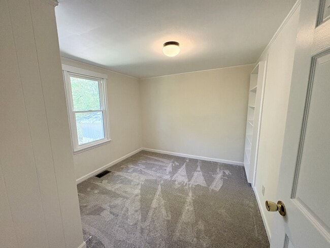 Building Photo - 4579 Spring St