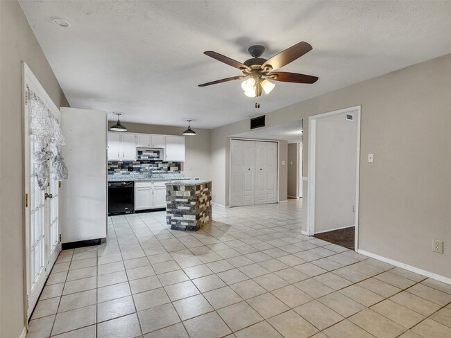 Building Photo - 17323 Glenpatti Dr