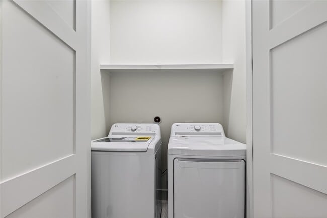 Building Photo - 2511 N MacGregor Way