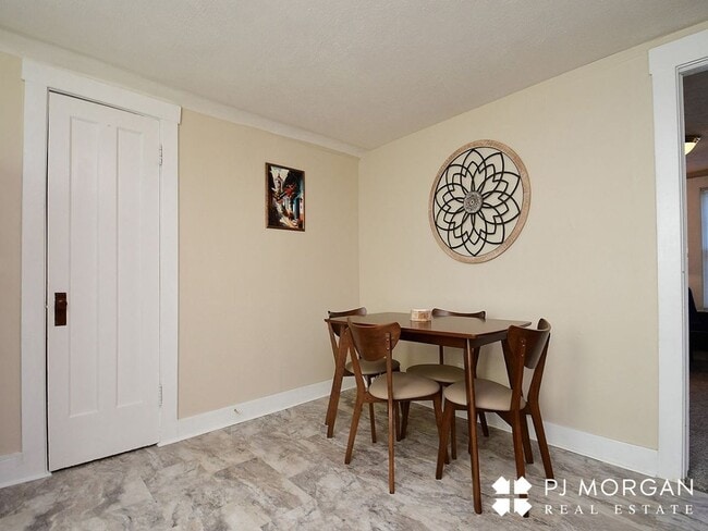 Building Photo - 5022I